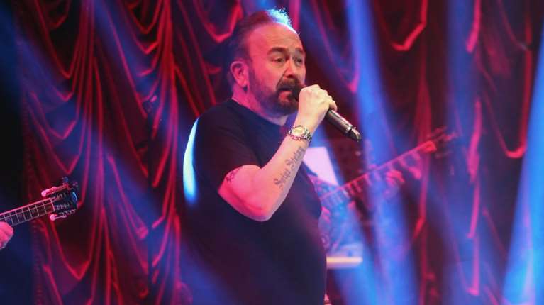 Στο Άγιον Όρος για προσκύνημα ο  Σταμάτης Γονίδης με τον Χρυσοχοΐδη [βίντεο]