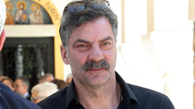 Στάθης Μαντζώρος: Μάχη για τη ζωή του δίνει ο ηθοποιός - &quot;Οι πιθανότητες να ξυπνήσει είναι 50-50&quot; [βίντεο]