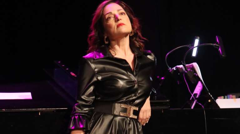 Συγκλονίζει η Ελένη Καρακάση: &quot;Έκανα ολική υστερεκτομή - Δεν μπορώ να συνηθίσω να ζω με αυτό&quot; [βίντεο]