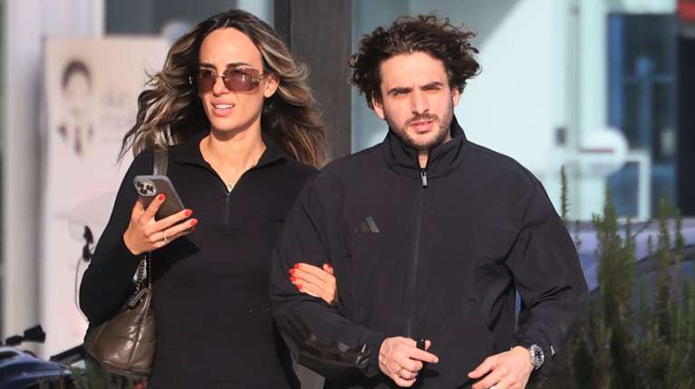 Ελενα Κώνστα: Σπάνια δημόσια εμφάνιση με τον σύντροφό της