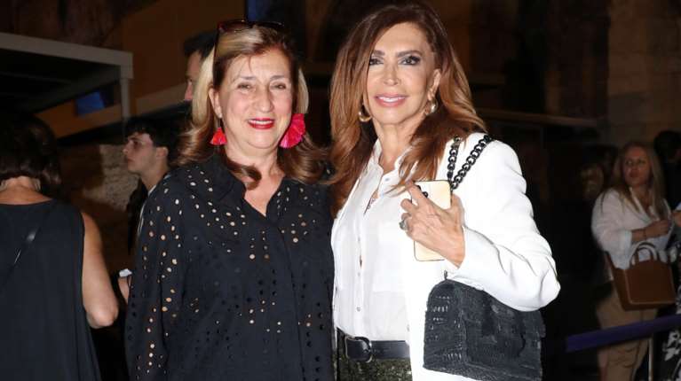 Μιμή Ντενίση: Οικογενειακή εμφάνιση στο Ηρώδειο - Το chic σύνολό της