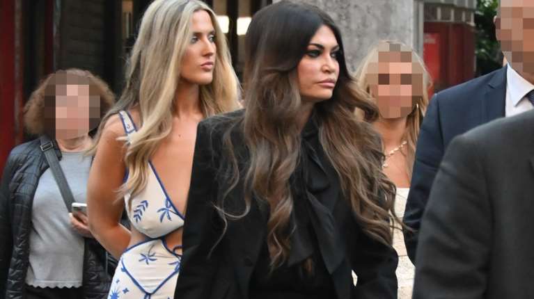 Κίμπερλι Γκίλφοϊλ: Κομψή στο κέντρο της Αθήνας