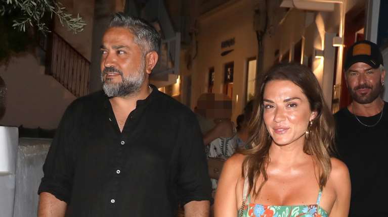 Ο Λευτέρης Σουλτάτος φωτογραφίζει τη Βάσω Λασκαράκη: "Τι ωραία γυναίκα Θεέ μου"