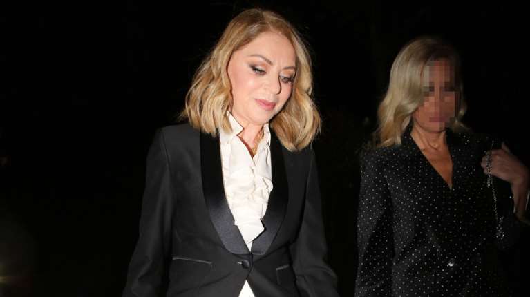 Έλλη Στάη: H εντυπωσιακή εμφάνιση στην Επίδαυρο - Τα ξεχωριστά κοσμήματά της