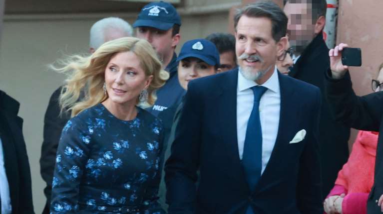 Παύλος Ντε Γκρες - Μαρί Σαντάλ: Η οικογενειακή φωτό με τα παιδιά τους και οι ευχές για τα Χριστούγεννα