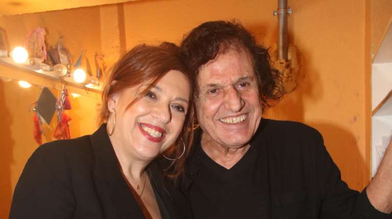 Ελένη Ράντου - Βασίλης Παπακωνσταντίνου: Δείπνο με φίλους για μία ευχάριστη αφορμή