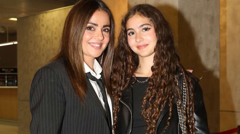 Αγγελική Δαλιάνη: Σπάνια δημόσια εμφάνιση με την κούκλα 16χρονη κόρη της, Λυδία [εικόνες]