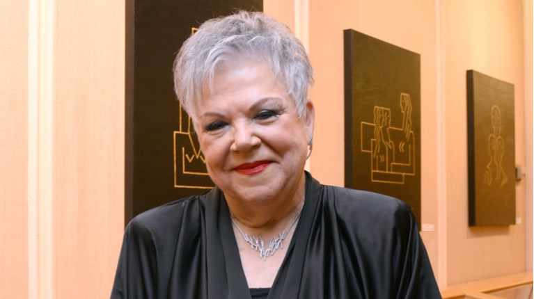 ΤΕΝΙΑ ΜΑΚΡΗ