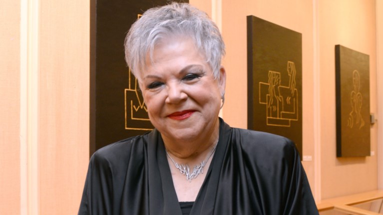 ΤΕΝΙΑ ΜΑΚΡΗ