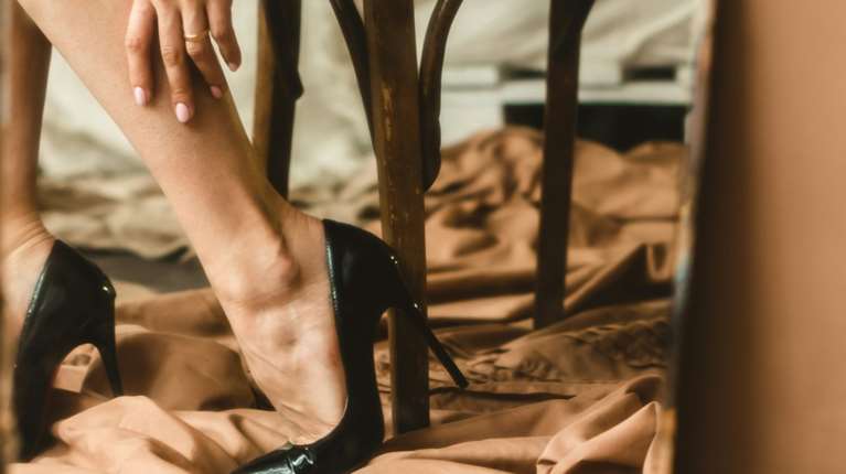 Κύκλωμα μαστροπείας: Υπόσχονταν νόμιμη εργασία σε γυναίκες από τη Λατινική Αμερική και τις &quot;φυλάκιζαν&quot; μέχρι να πληρώσουν το χρέος