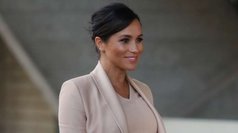 &quot;Μια μικρή πριγκίπισσα έρχεται πολύ σύντομα!&quot;: Η εμφάνιση της Μέγκαν Μαρκλ στα ροζ και η αποκάλυψη για το νέο μωρό