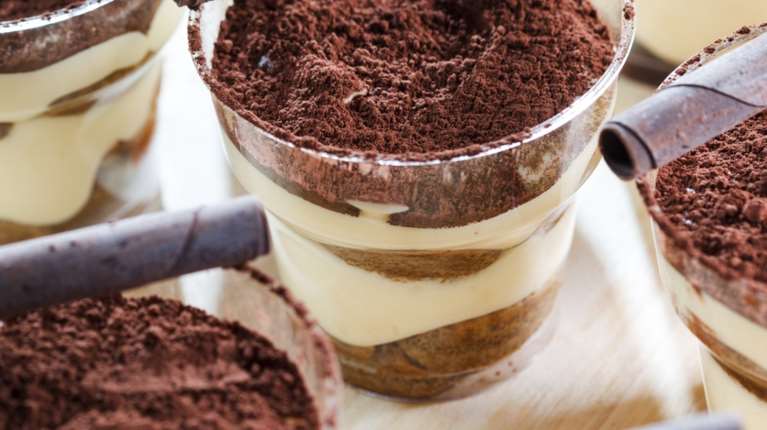 Γλυκό με μπισκότα σε ποτήρι - Πανεύκολο, μόνο με τρία υλικά