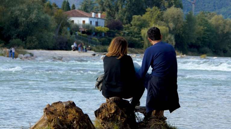 Δημοσκόπηση: Οι μισοί έχουν απιστήσει και το 43% &quot;απέχει&quot; από το σεξ -  6 στους 10 δεν έχουν βγει ραντεβού εδώ και έναν χρόνο