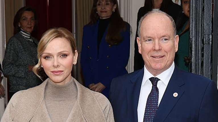 Χειμερινή και cozy η πριγκίπισσα Σαρλίν - Φοράει τη νούμερο ένα τάση και εντυπωσιάζει