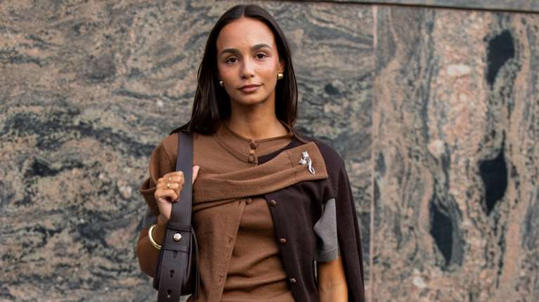 Βρήκαμε την τσάντα που θα κρατάς κάθε μέρα στο γραφείο και κοστίζει μόνο 20 ευρώ