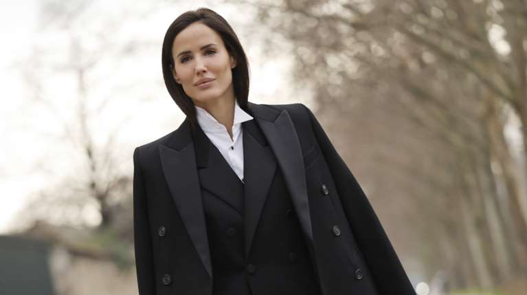 Τα 5 κομμάτια που θα έβρισκες στην ντουλάπα μιας Γαλλίδας