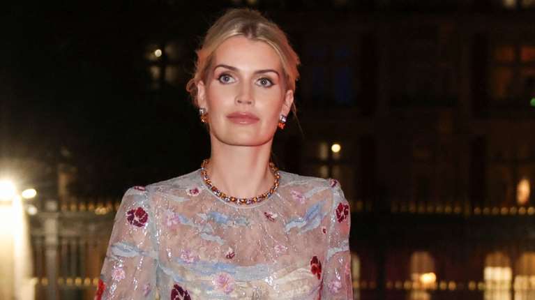 Λαίδη Κίτι Σπένσερ: Η παραμυθένια εμφάνιση της ανιψιάς της Νταϊάνα που συνδύασε την κλασική ομορφιά και τον ρομαντισμό