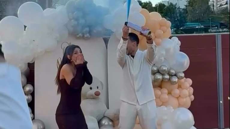 Σάκης Κατσούλης - Μαριαλένα Ρουμελιώτη: Η συγκινητική στιγμή που αποκαλύπτουν το φύλο του μωρού τους [εικόνες]