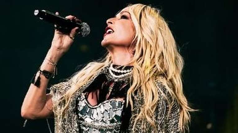 Η Άννα Βίσση επέστρεψε στη νυχτερινή Αθήνα με 340.000 κρύσταλλα  [εικόνες- βίντεο]