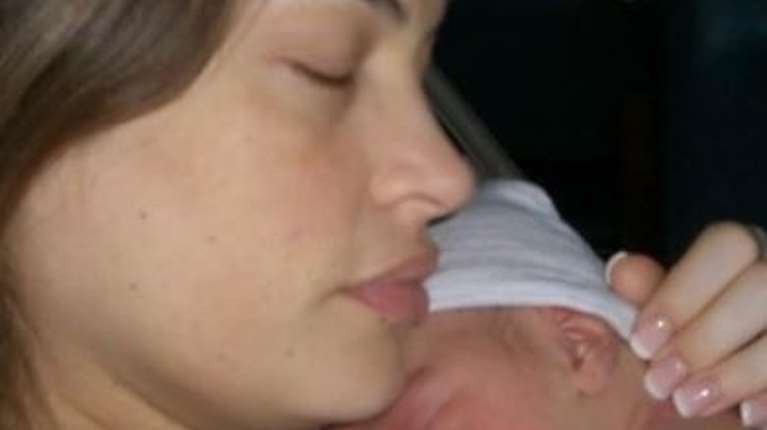 Η Κίμπερλι Γκίλφοϊλ πόσταρε σπάνιες φωτό με τον γιο της - Το συγκινητικό μήνυμά της