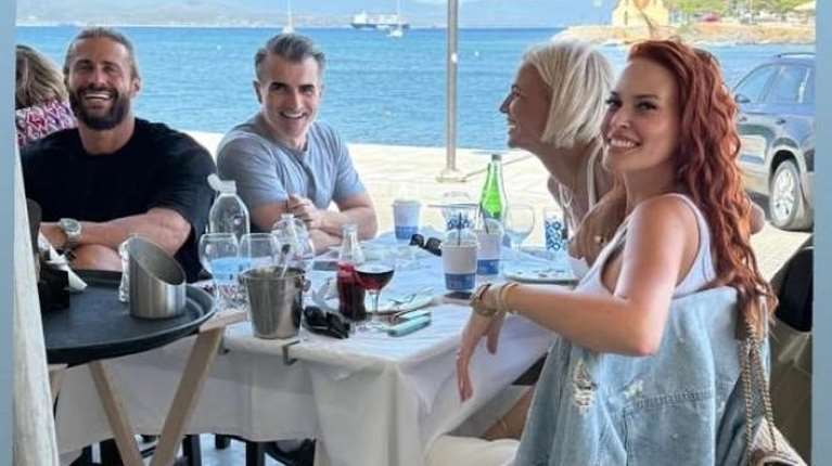 Σίσσυ Χρηστίδου: Στο Γύθειο σε παραδοσιακό ταβερνάκι  με Βασάλο, Σταματόπουλο και Κοντοβά