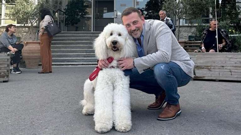 Γεωργιάδης: &quot;Παρέα με Ουρά&quot; - Σκύλοι θεραπείας  δίπλα σε ογκολογικούς ασθενείς στο Μεταξά