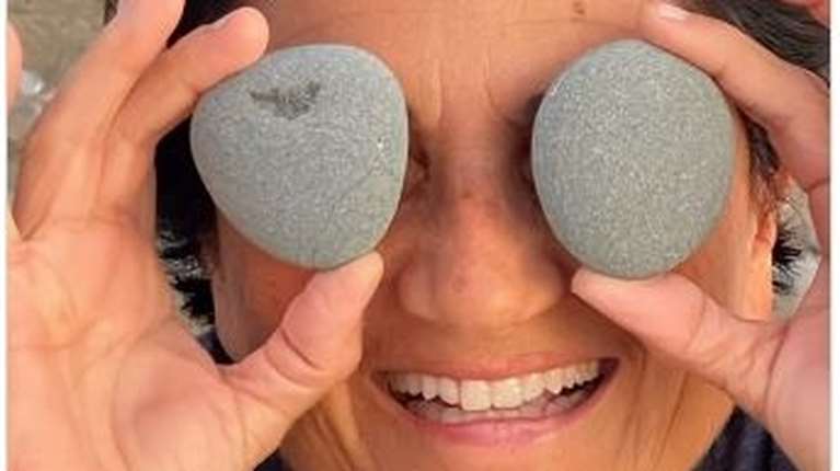 Αλκηστις Πρωτοψάλτη: &quot;Οργώνει&quot; τα κύματα σε.. &quot;θάλασσες και ακρογιάλια&quot; - &quot;Η συγκομιδή της ψυχής&quot; σε εικόνες