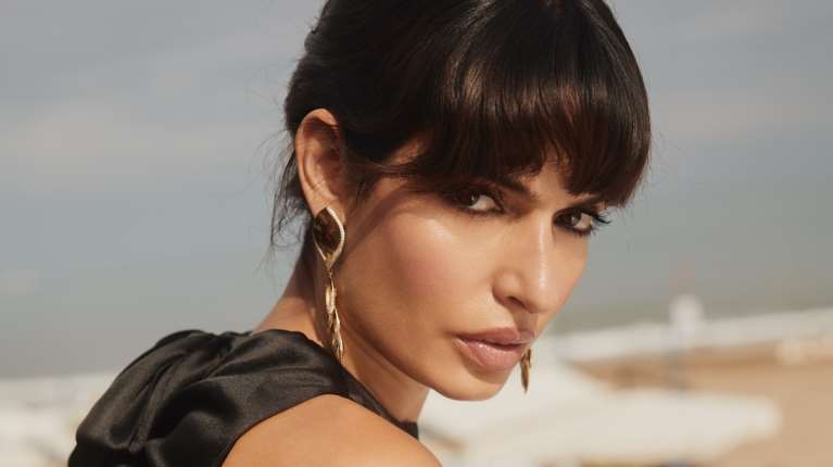 Σαν Ιταλίδα σταρ: Η Τόνια Σωτηροπούλου εκθαμβωτική, με μαύρο φόρεμα Saint Laurent στο Φεστιβάλ Βενετίας