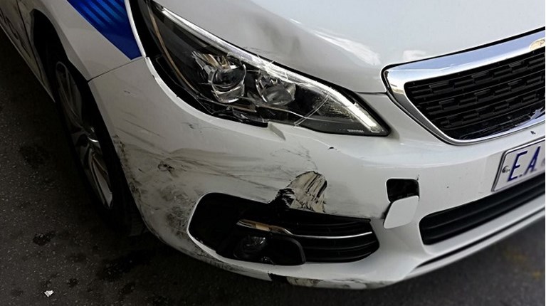 Περιπολικό ζημιά