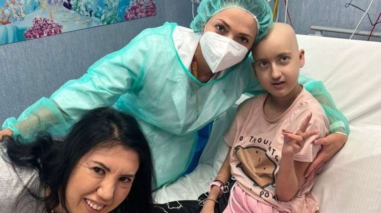 Συγκινητική ανάρτηση Γεωργιάδη: Πώς μια 12χρονη με σπάνια ασθένεια βγήκε νικήτρια χάρη σε μεταμόσχευση μυελού των οστών