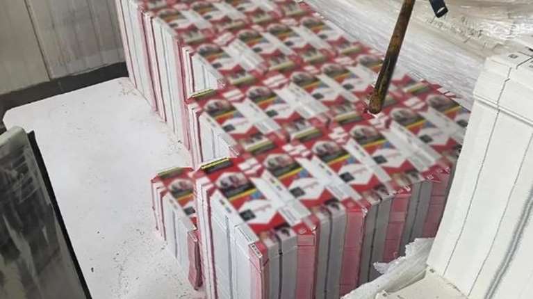 Ευρήματα σοκ σε παράνομα καπνικά: Περιείχαν περιττώματα ζώων, νύχια και μούχλα