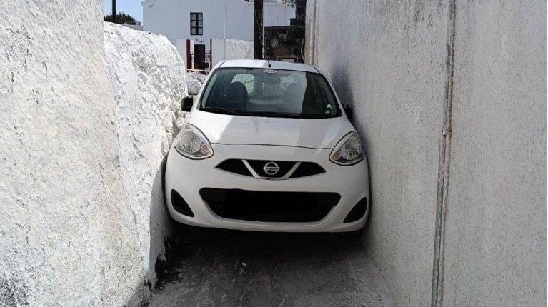 αυτοκίνητο Σαντορίνη