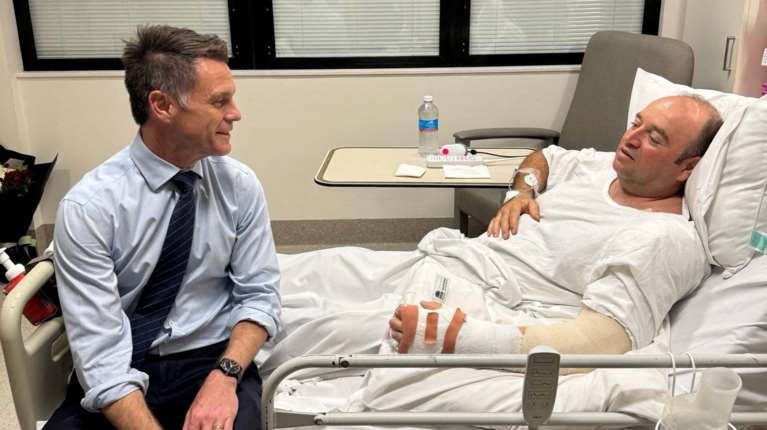 Σίδνεϊ: Σε κρίσιμη κατάσταση ο ήρωας που σταμάτησε τον δράστη του μακελειού - Κινδυνεύει να χάσει το χέρι του