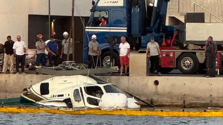 Βουλιαγμένη: Συνελήφθη ο πιλότος του ελικοπτέρου - Εγκυος η μία από τους τέσσερις επιβαίνοντες