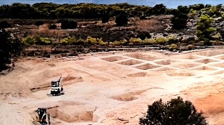 Αντιδράσεις για τις βίλες της Grivalia στην παραλία του Πόρτο Χέλι- Τα αρχαιολογικά ευρήματα και η σιωπή των επενδυτών