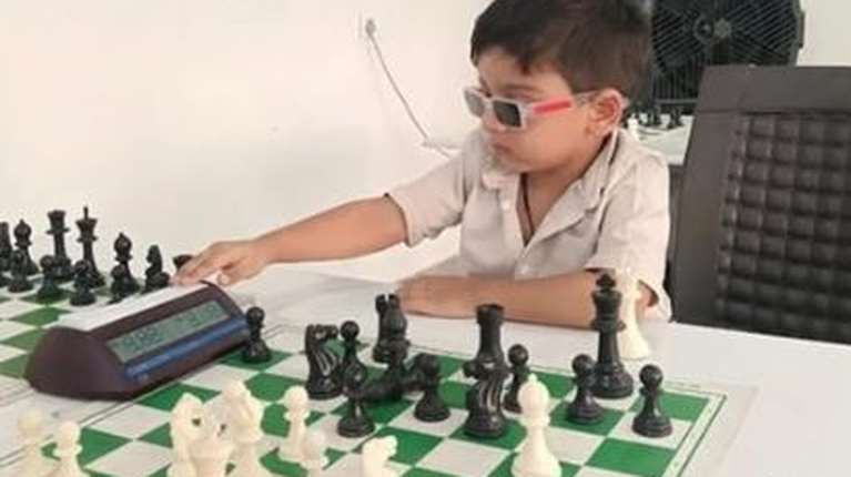 Παιδί-θαύμα: Ο νεότερος σκακιστής που μπήκε σε παγκόσμια κατάταξη είναι 3,5 ετών και πηγαίνει νηπιαγωγείο
