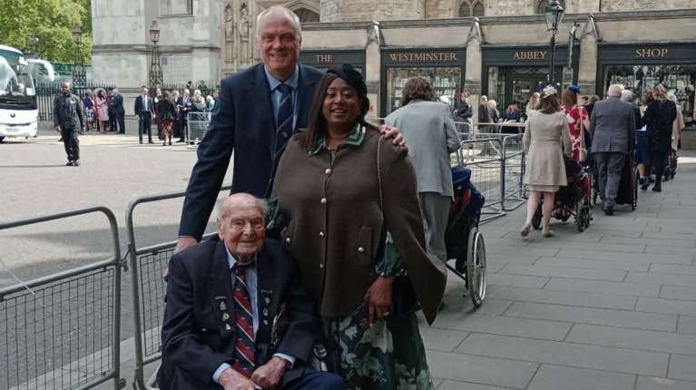 Τζορτζ Νταν: Επιβίωσε από 44 αποστολές βομβαρδισμού στη ναζιστική Γερμανία και γιόρτασε τα 80 χρόνια από το τέλος του Β’ ΠΠ