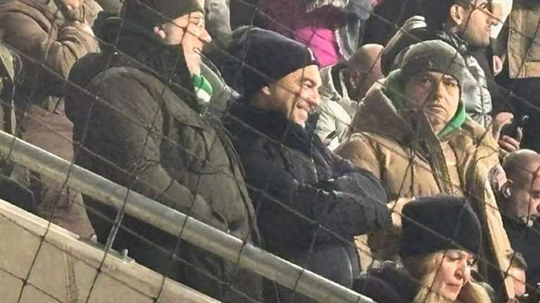 Στη Βουδαπέστη με τον γιο του ο Αλέξης Τσίπρας - Είδε από κοντά τον αγώνα του Παναθηναϊκού [εικόνες]