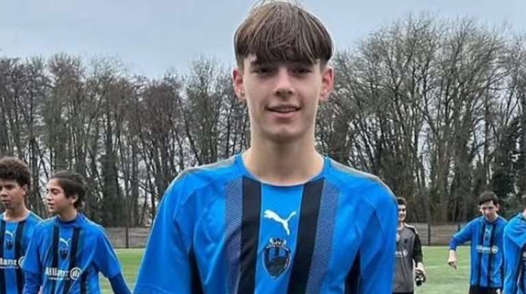 Σοκ στη Γαλλία από τον θάνατο 14χρονου ποδοσφαιριστή: Κατέρρευσε μέσα στο γήπεδο μετά από εναέρια σύγκρουση