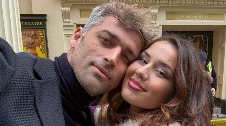 Στο Λονδίνο με τη νέα του σύντροφο ο Αλέξης Παππάς - Είναι πρώην παίκτρια του TV Queen [εικόνες]