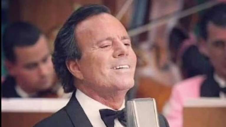 Ο Χούλιο Ιγκλέσιας κατηγορείται για βιασμό και σεξουαλική παρενόχληση: "Αισθανόμουν σαν σκλάβα τον 21ο αιώνα"