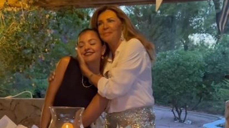 ΜΙΜΗ ΝΤΕΝΙΣΗ ΚΟΡΗ