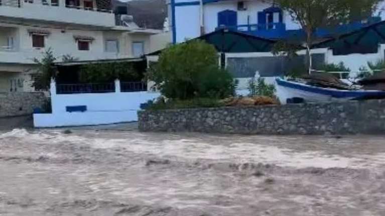 Ηράκλειο: Σοβαρά προβλήματα από τη νεροποντή - Αίτημα να κηρυχθούν σε κατάσταση έκτακτης ανάγκης περιοχές του Δήμου Μινώα Πεδιάδος