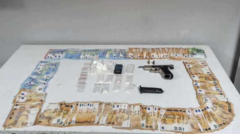 Θεσσαλονίκη: Έκρυβε την κοκαΐνη σε κλουβί εκτροφής σκύλων