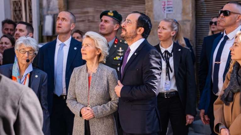Η Φον ντερ Λάιεν στην Πράσινη Γραμμή στη Λευκωσία: "Πολύ συγκινητική επίσκεψη" - Προτεραιότητα η διαρκής λύση