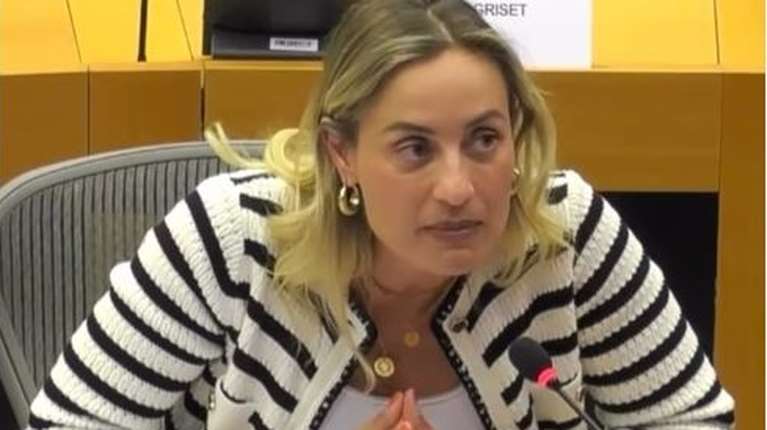 Ελεονώρα Μελέτη: Τα φύλα είναι δύο - Κάποιοι θέλουν να προσδιορίζονται μπανάνες, γάτες, μαντζουράνες