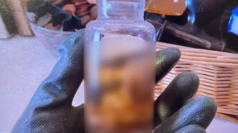 Αυτός είναι ο 77χρονος που κρατούσε φιάλη με έμβρυο σε φορμόλη - Οικονομολόγος, λογοτέχνης και μεταφραστής