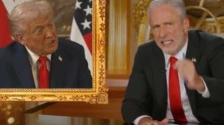 Πάρτι στις κορυφαίες εκπομπές της αμερικανικής TV κατά του Τραμπ: Τον ειρωνεύονται λέγοντας πόσο τον θαυμάζουν