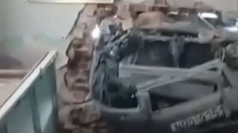 Τρόμος στον Λαγκαδά: Αυτοκίνητο έπεσε σε σπίτι και "τρύπησε" τοίχο