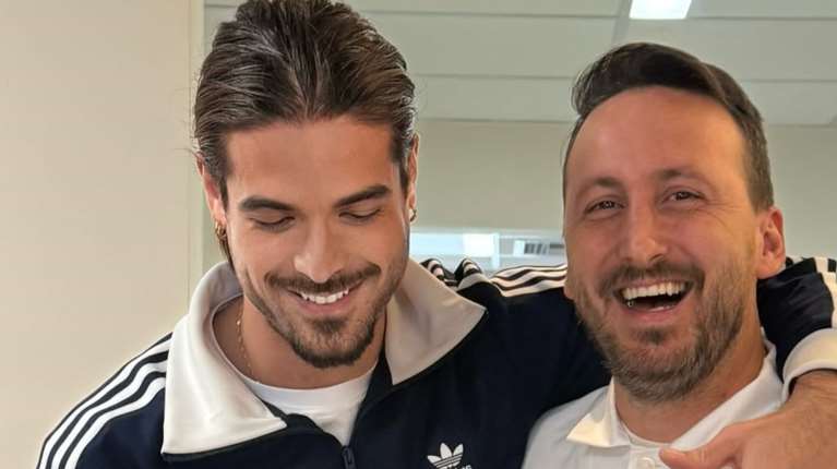 Άρης Μουγκοπέτρος: Αποκαλύπτει τα πρόσθετα δάχτυλά του: "Η πιο όμορφη μέρα.... με τον κάθε βλάκα που είχα στη ζωή μου"